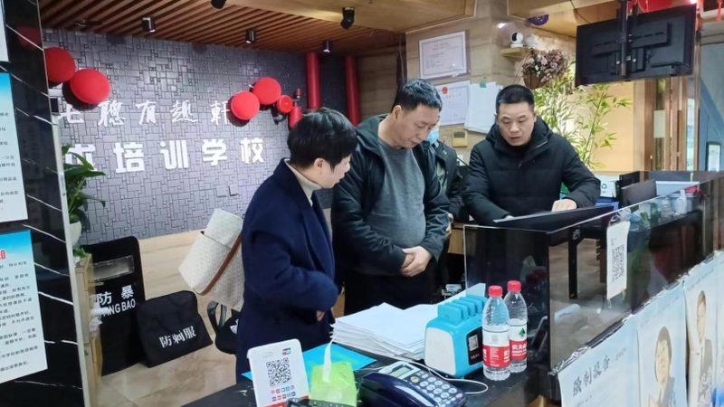 小标题：师资背景，影响深远